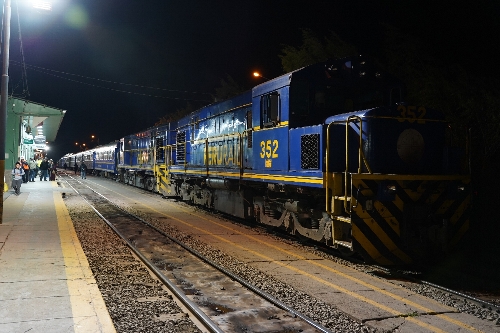 ペルー鉄道のマチュピチュ線の列車