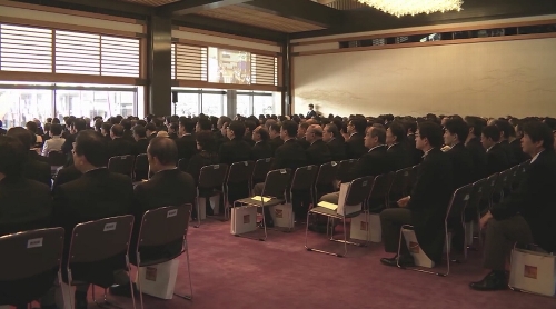 私がいた豊明殿。官邸広報ビデオより