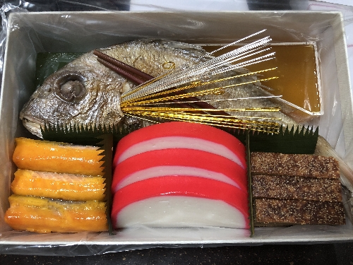 鯛が入ったお膳