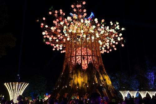 台中ランタン祭り「光の樹」