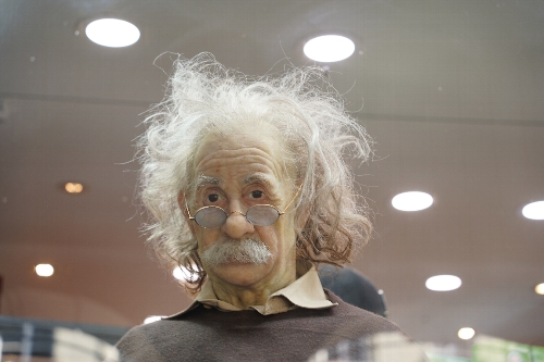 ベルンの年取ったアインシュタインの像