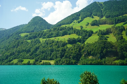 ルンゲルンのおとぎの国のような山と湖