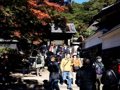 円覚寺正続院山門前