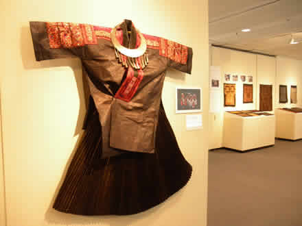 中国少数民族衣裳展