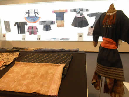 中国少数民族衣裳展