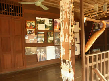ルー族の村の高床式家屋