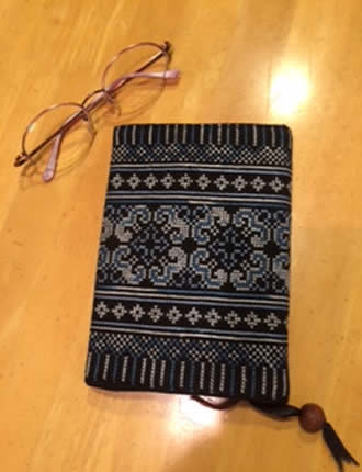 お客さまの声_モン刺繍の文庫用ブックカバー