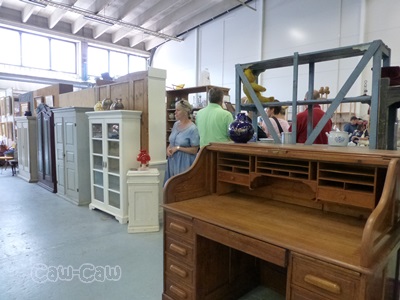 フィスカルスのアンティーク会場 家具