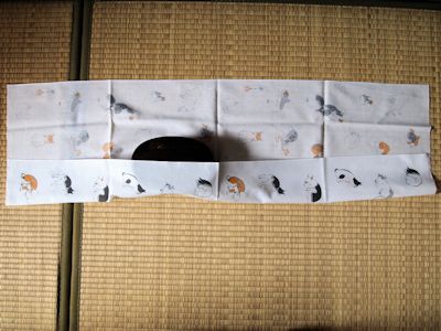 芸艸堂オリジナル手拭い お弁当箱包み