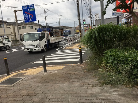 19年６月２日 日 地域実績ビフォー アフター 東俣野交差点歩道にポール設置 横浜市会議員 中島みつのり