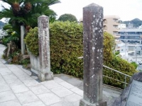 照圓寺門柱