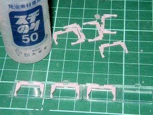 183系、カーテンパーツ取付