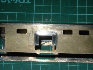 クモヤ145-100代、機器搬入扉裏打ち