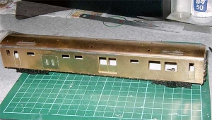 クモヤ145-100代、床板仮組