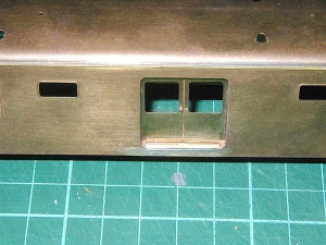 クモヤ145-100代、荷物扉部くつずり