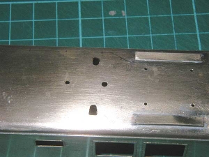 クモヤ145-100代、屋上前加工後位中央寄り