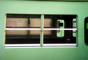 103系非ユニットサッシ車側窓