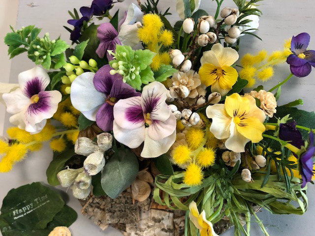 春のボードアレンジ (パンジー) | INAOフラワーアレンジメントスタジオ