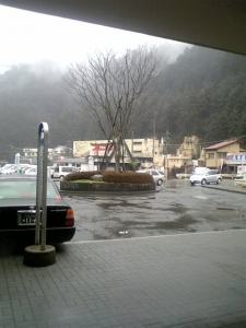 高尾山口駅前