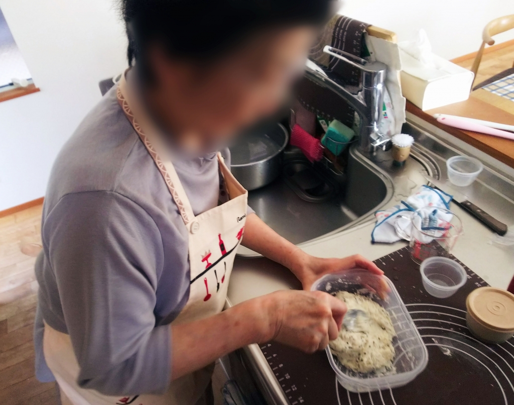 ゴマチーズドデカパン 生地作り