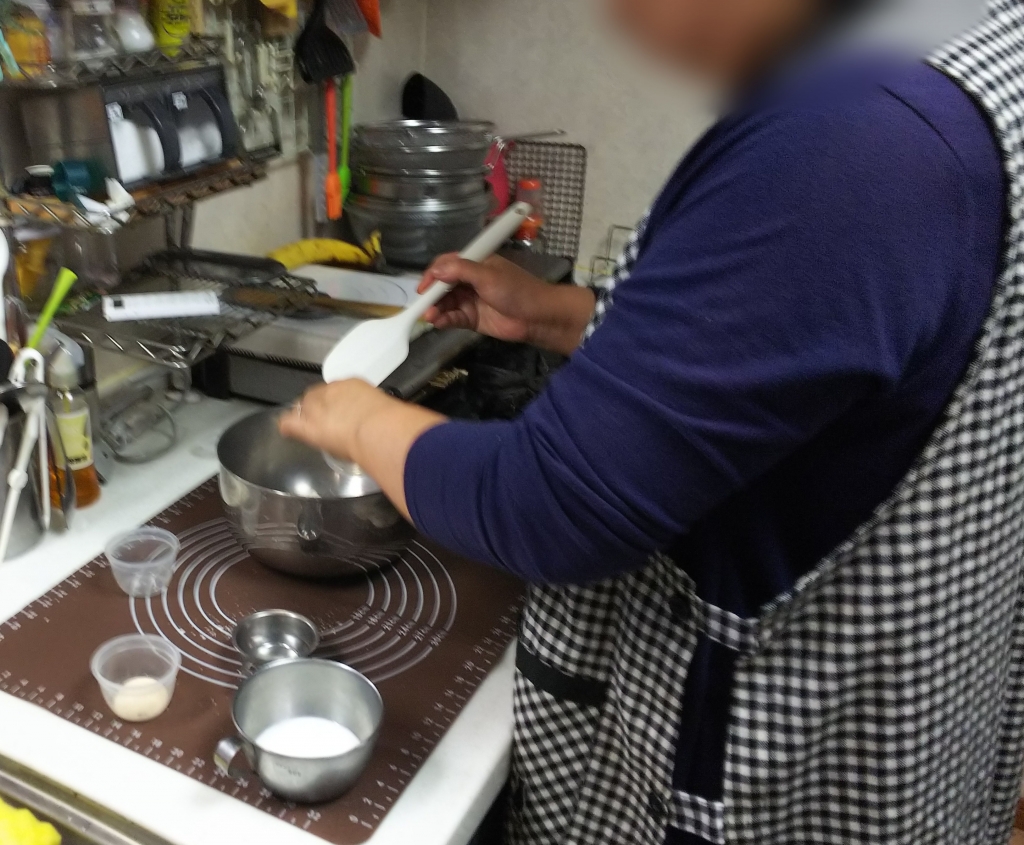 生地混ぜ中