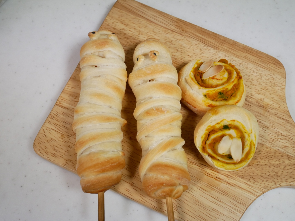 かぼちゃのうずまきパンとミイラのウィンナーロール