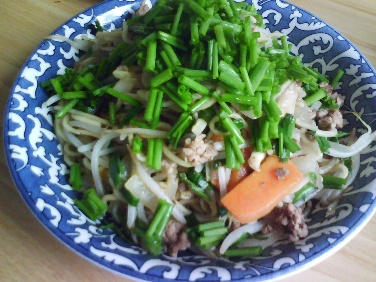 庭のニラとアサツキで焼きそば よつばブログ