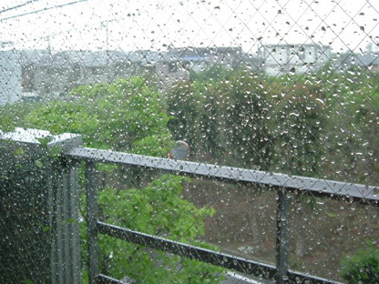 雨粒、雨粒、雨粒