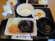 山小屋での夕食