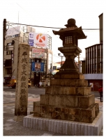 常夜灯と棚田嘉十郎碑正面