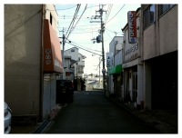 青池北側の商店街