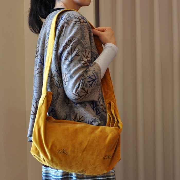 しゅみ　ミナペルホネン　ちょうちょ　ボディバッグ ミナペルホネン choucho ボディバッグ -small size-