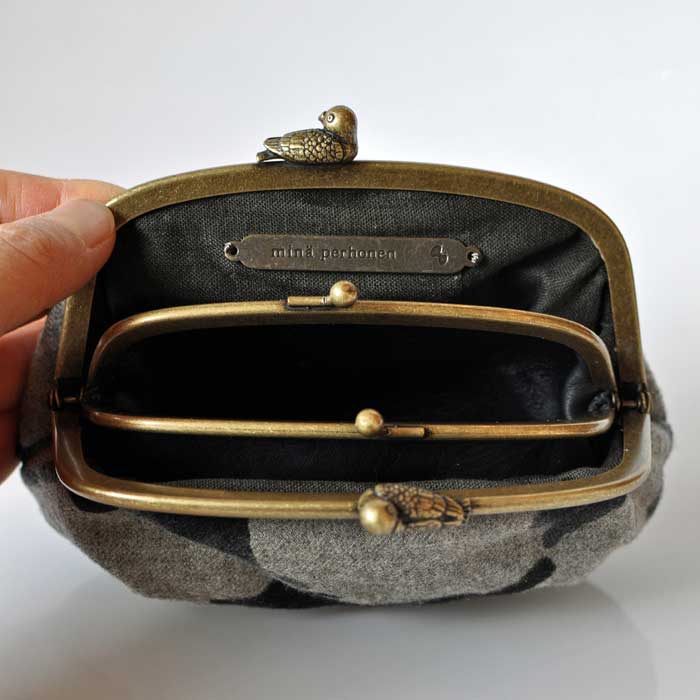 ミナペルホネンcuddle purse-run run run-がま口財布gray | Lin total