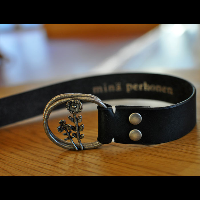 ミナペルホネン letter of flower ベルト#navy | Lin total ミナペルホネン letter of flower ベルト#navy | Lin total