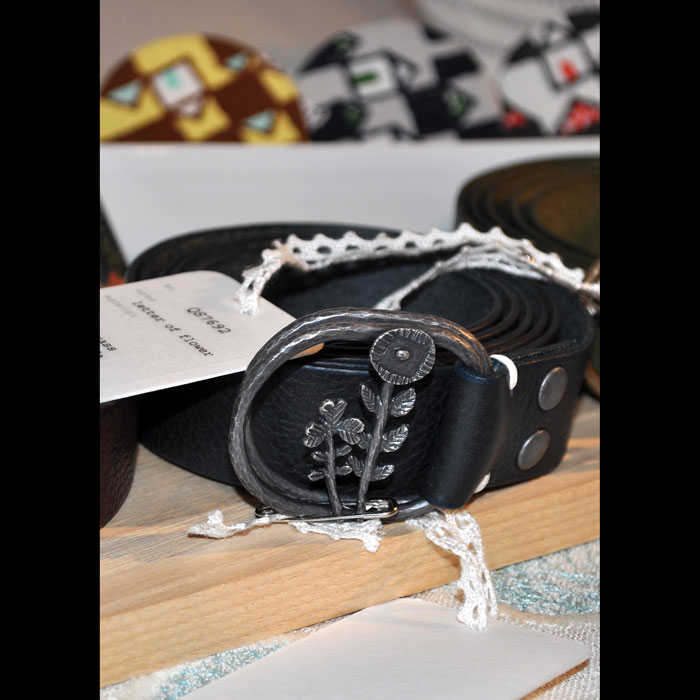 ミナペルホネン letter of flower ベルト#navy | Lin total ミナペルホネン letter of flower ベルト#navy | Lin total