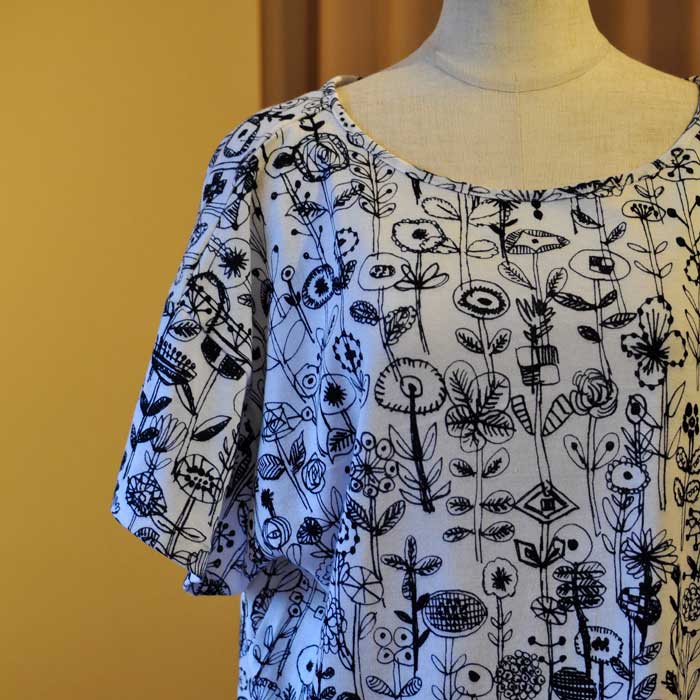 ミナペルホネン lettwr of flower 半袖Tシャツ navy | Lin total