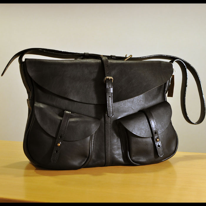 Chausser(ショセ)ショルダーバッグBlack | Lin total fashion