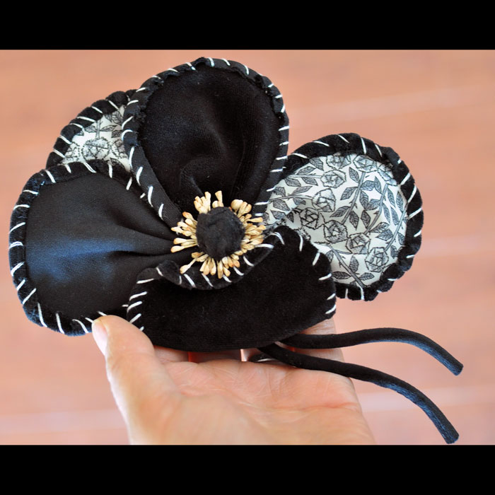 ミナペルホネン sesame コサージュ #black | Lin total fashion place blog