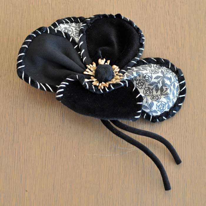 ミナペルホネン sesame コサージュ #black | Lin total fashion place blog