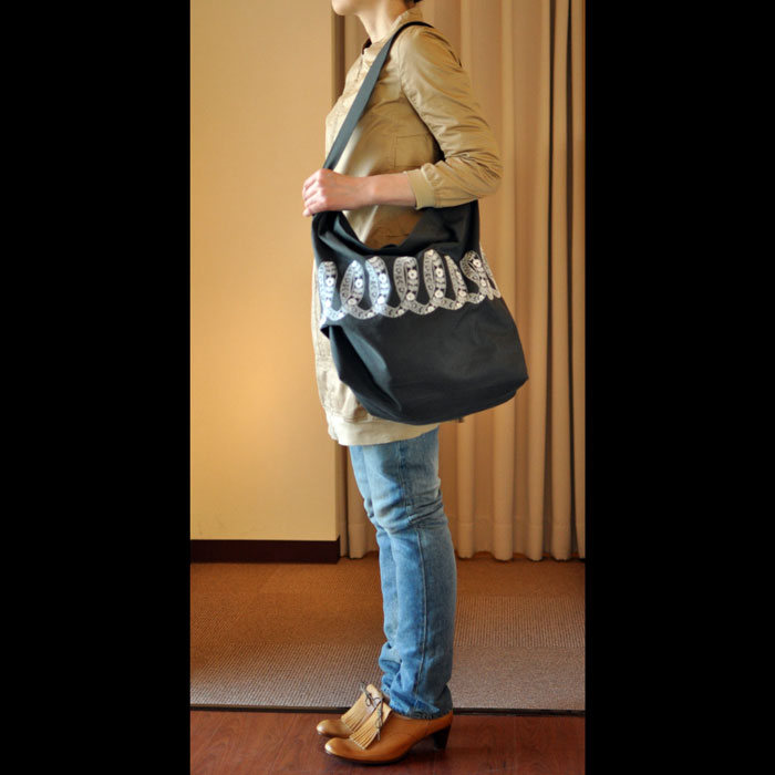 ミナペルホネン ribbon ボディバッグ（L）charcoal | Lin total