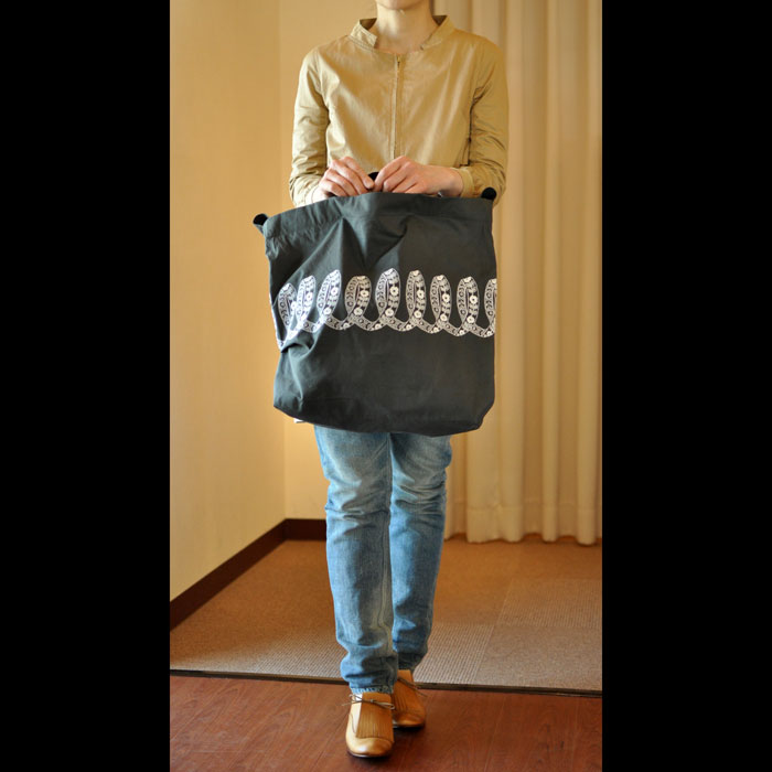 専用smile flower charcoal ミナペルホネン ボディバッグ ミナペルホネン holiday bag -smile flower- 小 - ミナ