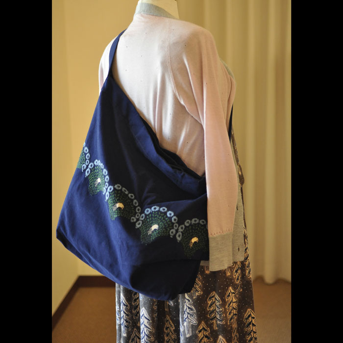 ミナペルホネン　peacock ドンドンバッグ　ネイビー　孔雀 ミナペルホネンpeacock ドンドンバッグネイビー孔雀 ミナペルホネン