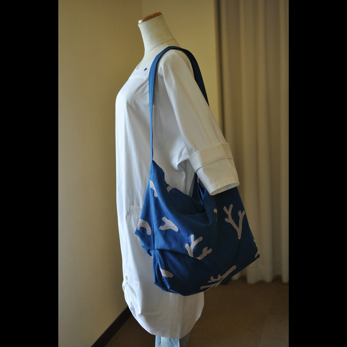 ミナペルホネン coral ボディバッグ（大）blue | Lin total fashion 