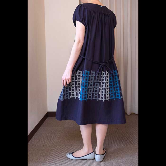 ミナペルホネン flower table 刺繍ワンピース navy | Lin total