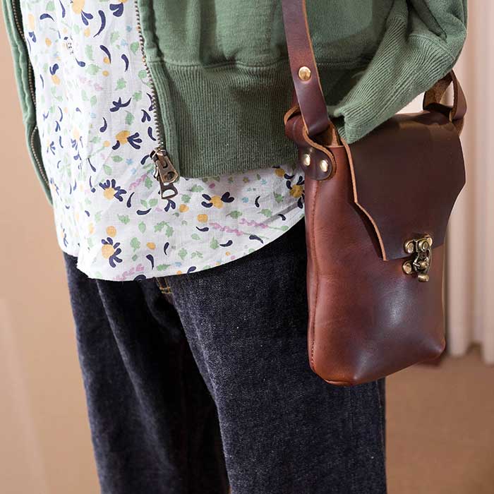 FERNAND LEATHER (フェルナンド・レザー) Latch Pouch M Brown Smooth 