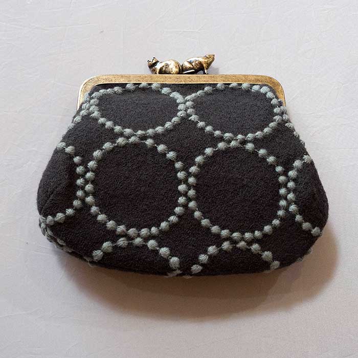 ミナペルホネンcuddle purse-tambourine-がま口財布dark green | Lin