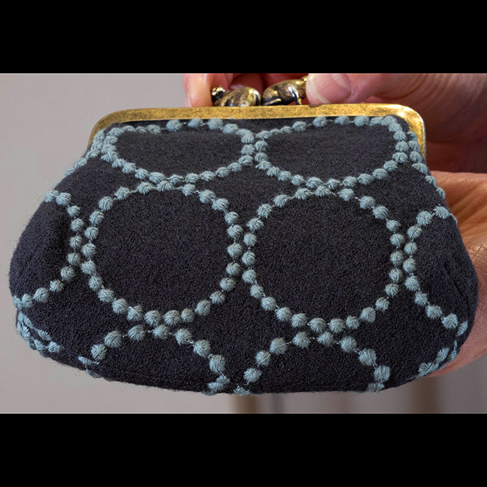 ミナペルホネンcuddle purse-tambourine-がま口財布dark green ミナペルホネンcuddle purse-tambourine-がま口財布dark green