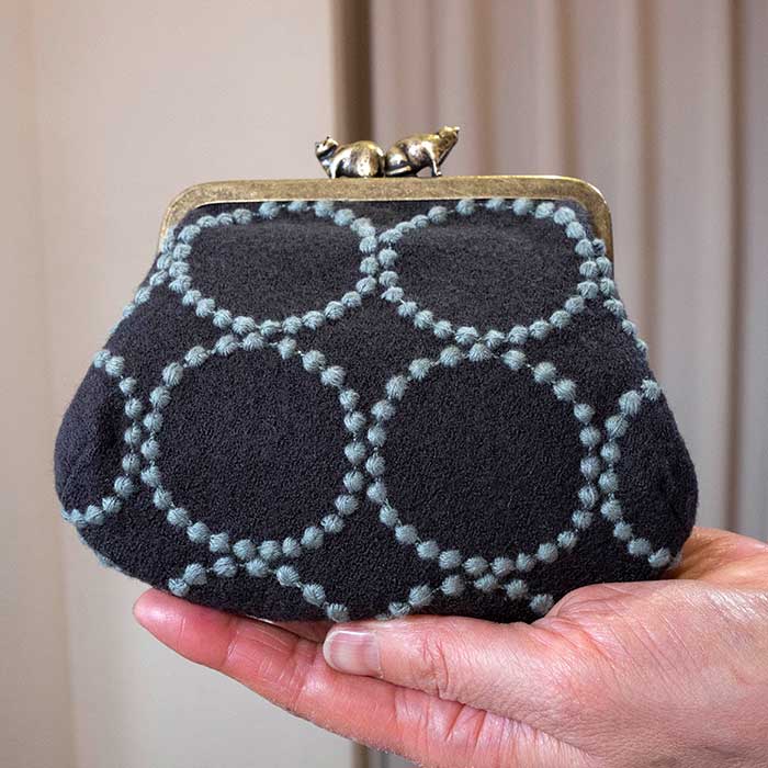 ミナペルホネンcuddle purse-tambourine-がま口財布dark green ミナペルホネンcuddle purse-tambourine-がま口財布dark green