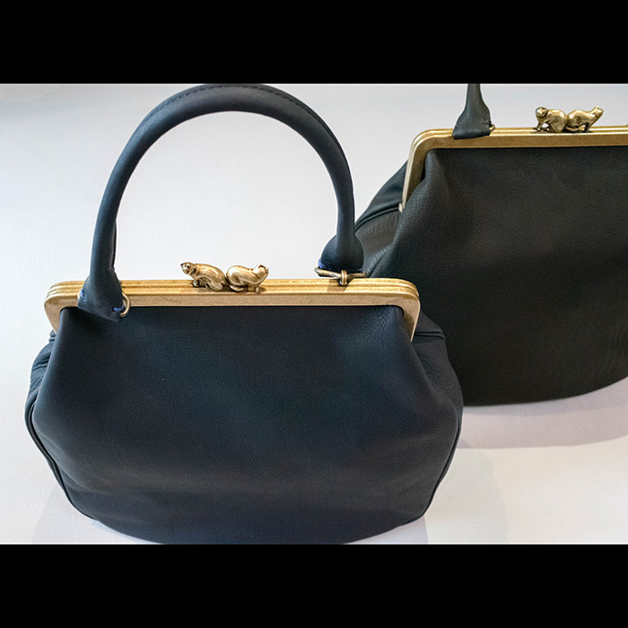 ミナペルホネンレザーカドルバッグnavy (VS9895 NVY ) | Lin ミナペルホネンレザーカドルバッグnavy (VS9895 NVY ) | Lin