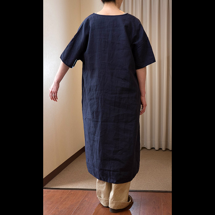 ホームスパン　ワンピース　リネン　Homspun ネイビー　麻　紺色　ステッチ homspun [ホームスパン] リネンバイオアシンメトリーネック